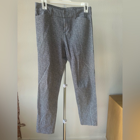 Old navy, pixie ankle, black and white chevron pattern - Picture 1 of 3